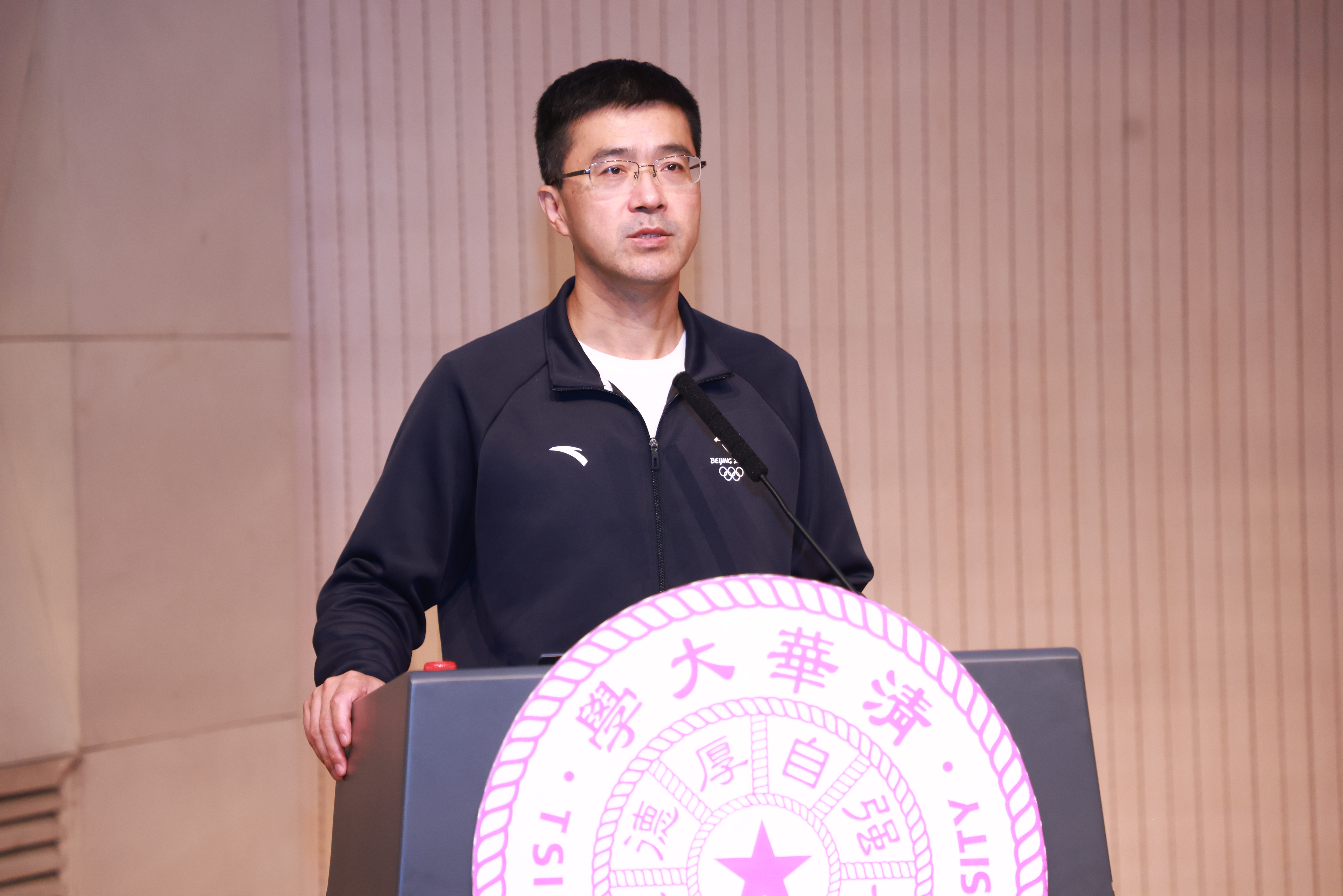 20240929-华体会网页版举行2024年学生思想政治工作队伍培训及专题研讨班-清大嘉艺-过老师讲话.JPG