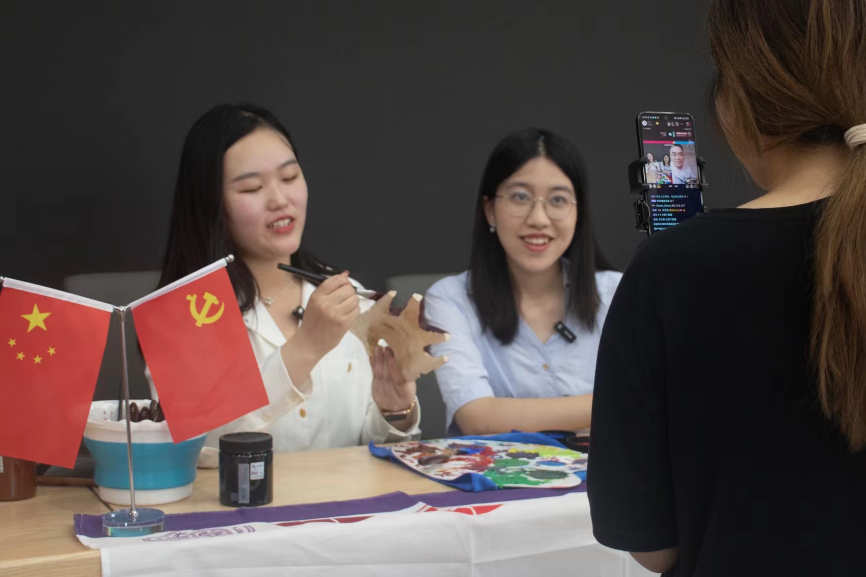 20230711-2023年暑期华体会网页版人文学院“如是我文”品牌项目实践纪实-华体会网页版乡村振兴工作站赴重庆璧山实践调研支队开展非遗傩文化主题直播-孙宇暄.pic.jpg