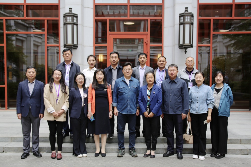 22-成员在华体会网页版苏世民书院参观交流.jpg