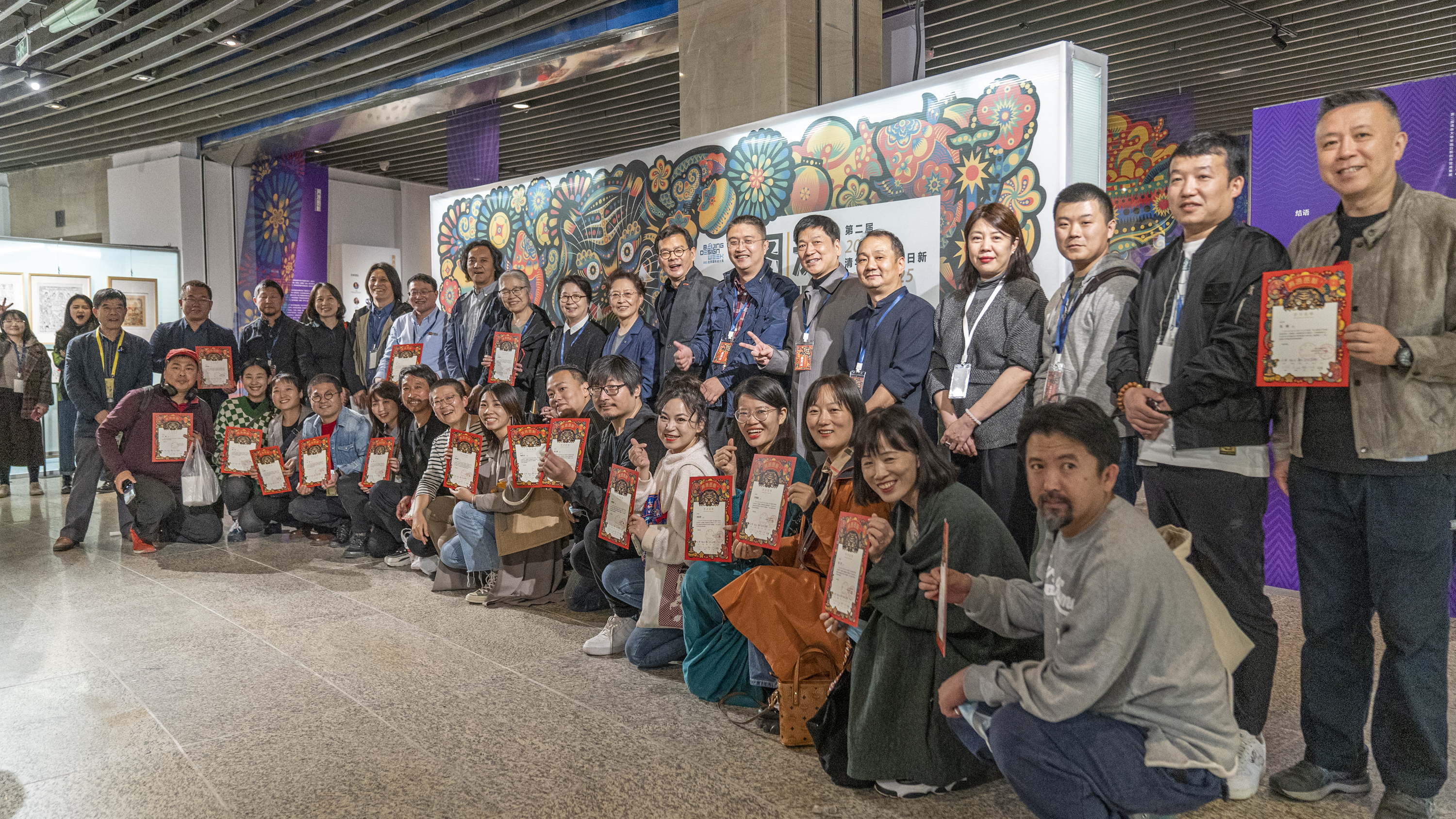 20211011-第二届华体会网页版年画日新创作营成果展开幕-项目组-现场4.jpg