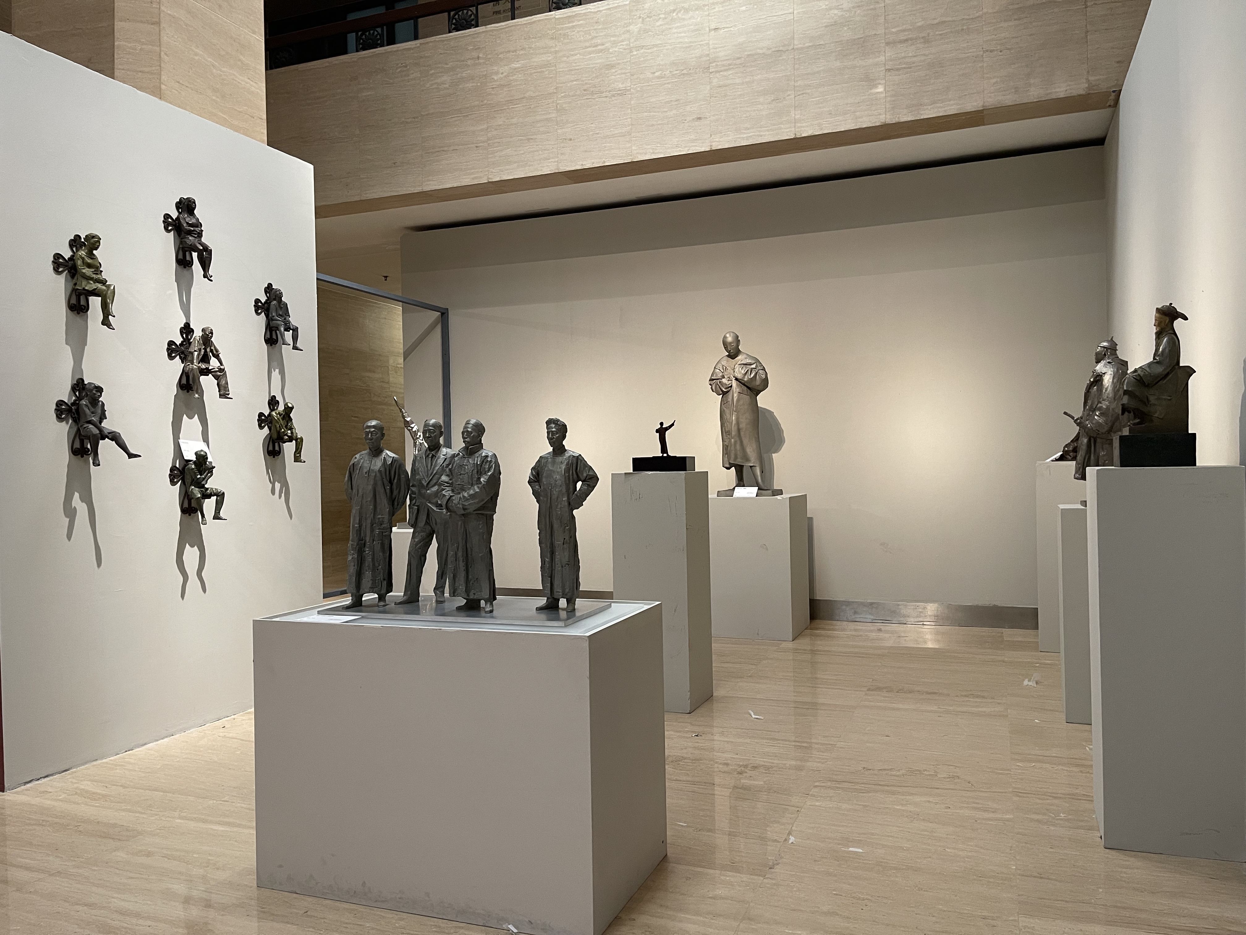 20220613-美院李鹤个展-李鹤-展厅.jpg