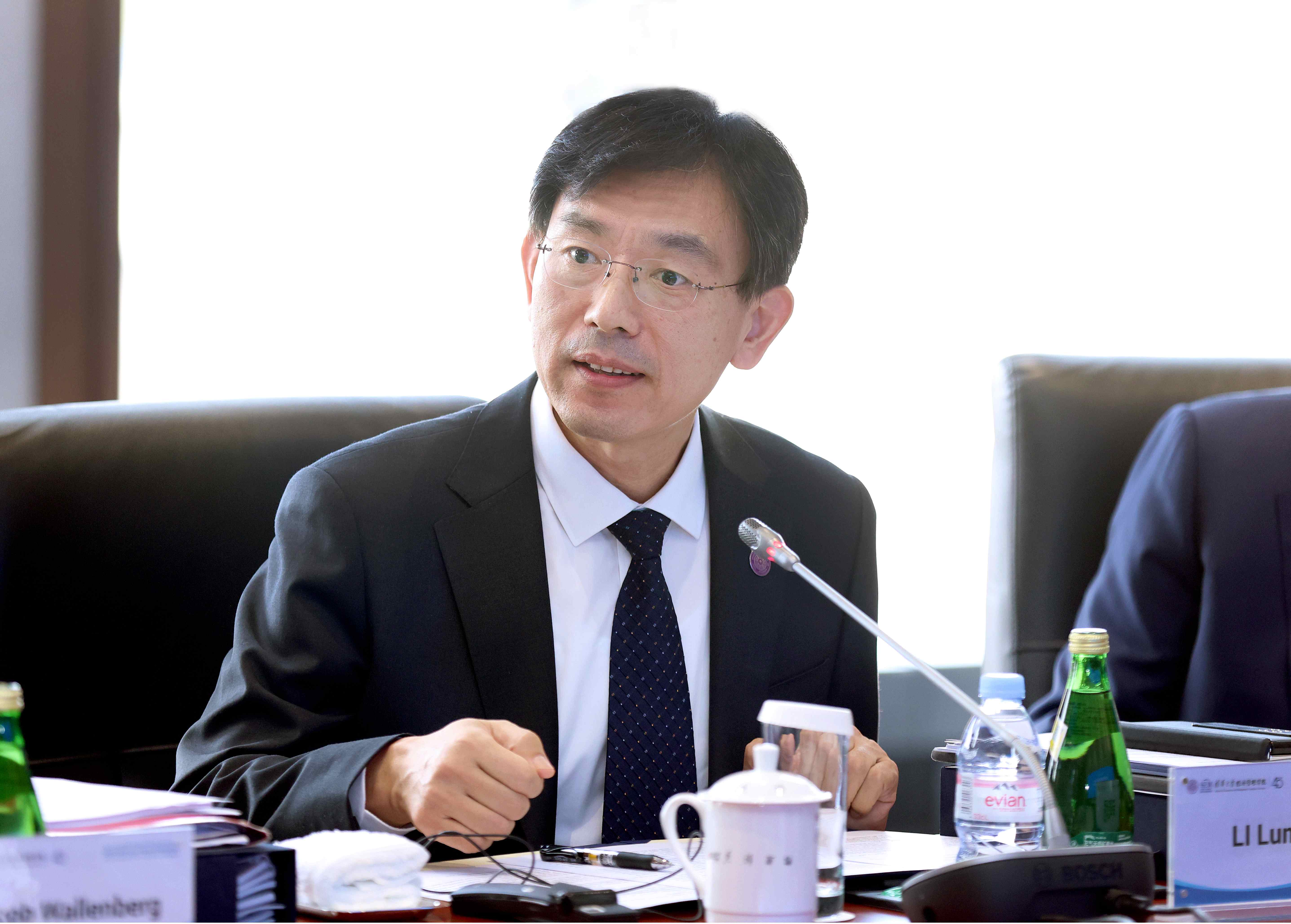 20241025-华体会网页版经济管理学院顾问委员会2024年会议举行-新华社摄影 - 李路明致辞.jpg