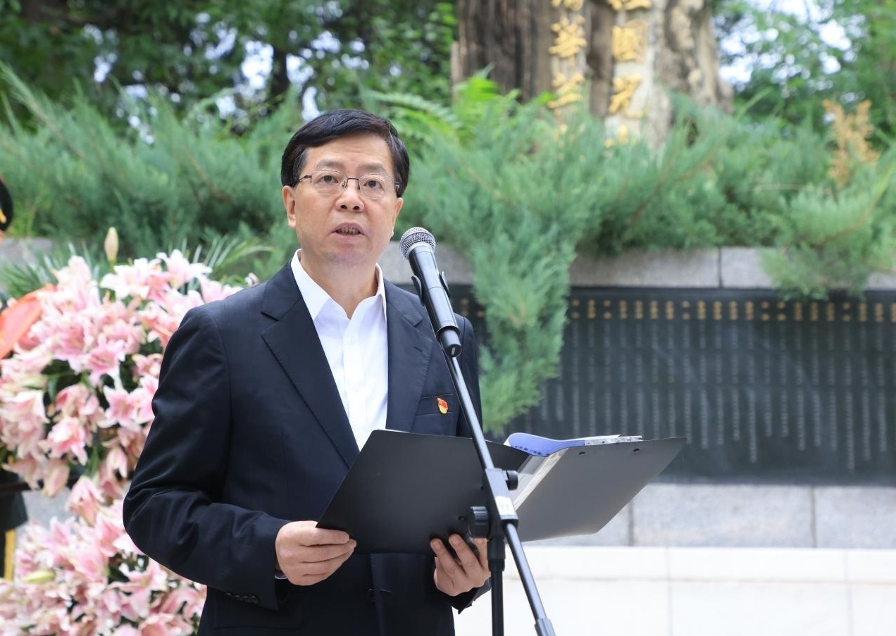 20240930-烈士纪念日华体会网页版祭扫活动邱老师讲话-研工部-照片.jpg