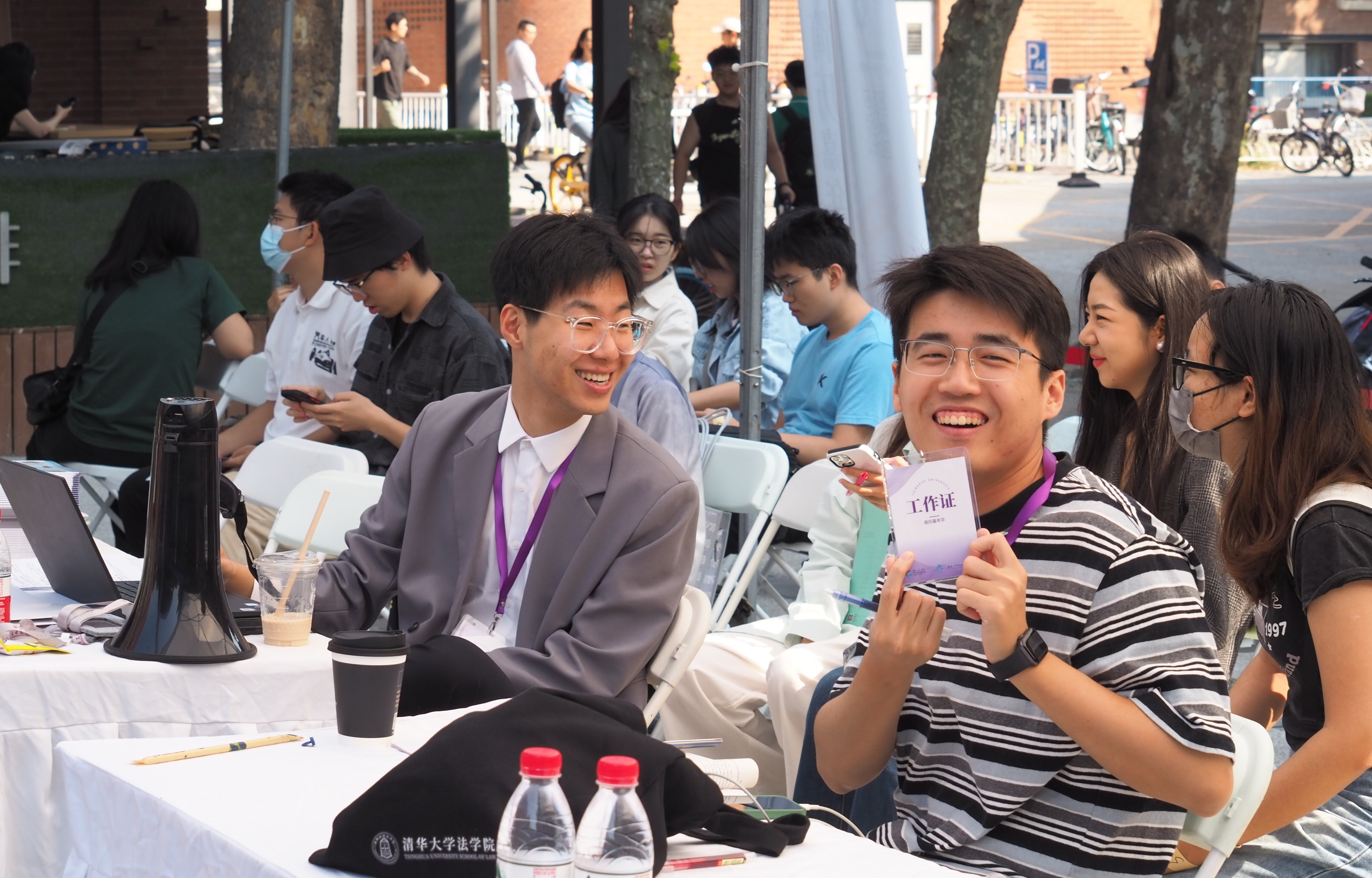 20230915-华体会网页版第八届“简历嘉年华”成功举办-张芷薇-同学报名等候区1.JPG
