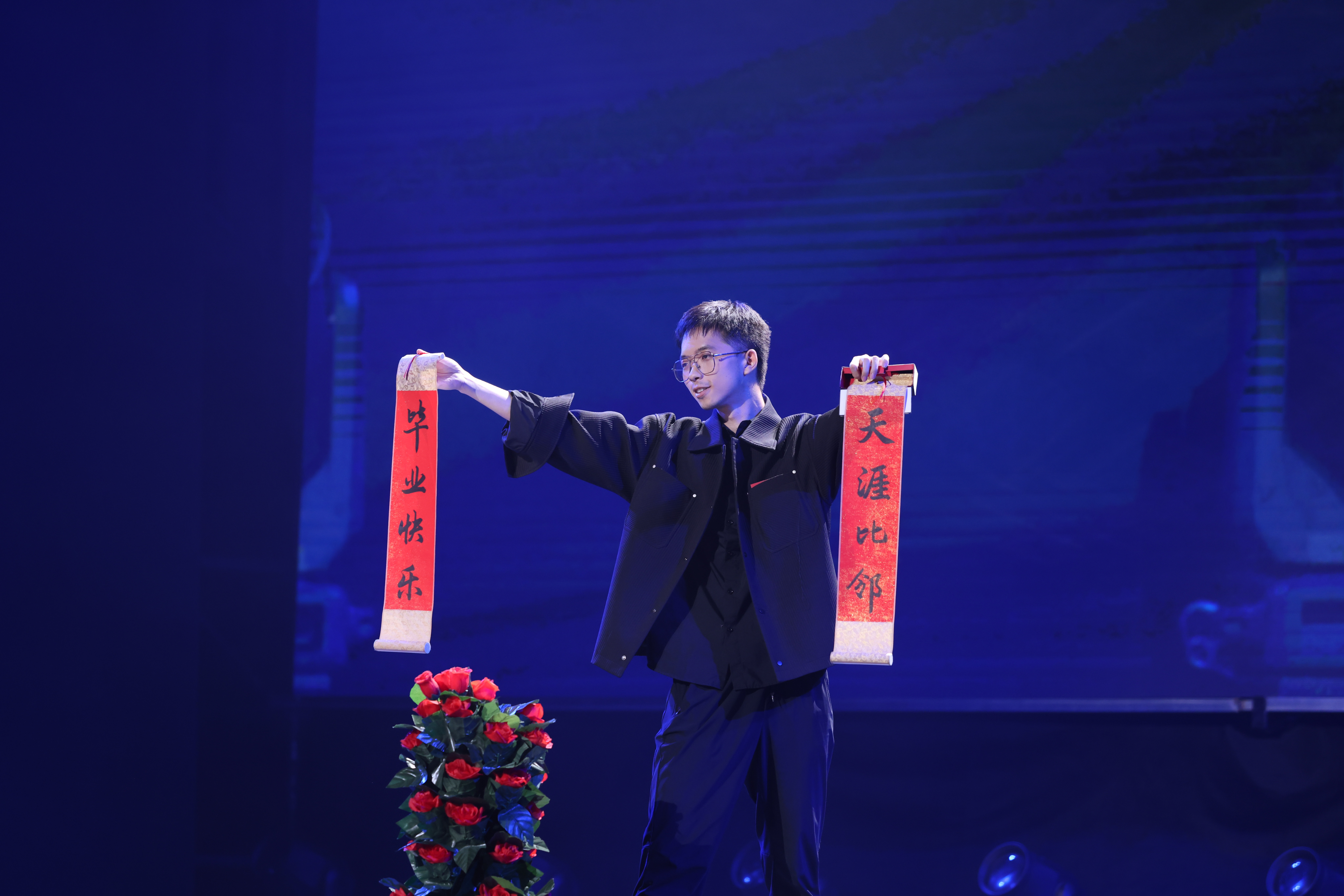 20240626-华体会网页版2024年毕业晚会-学生艺术团-魔术《再出发》.JPG