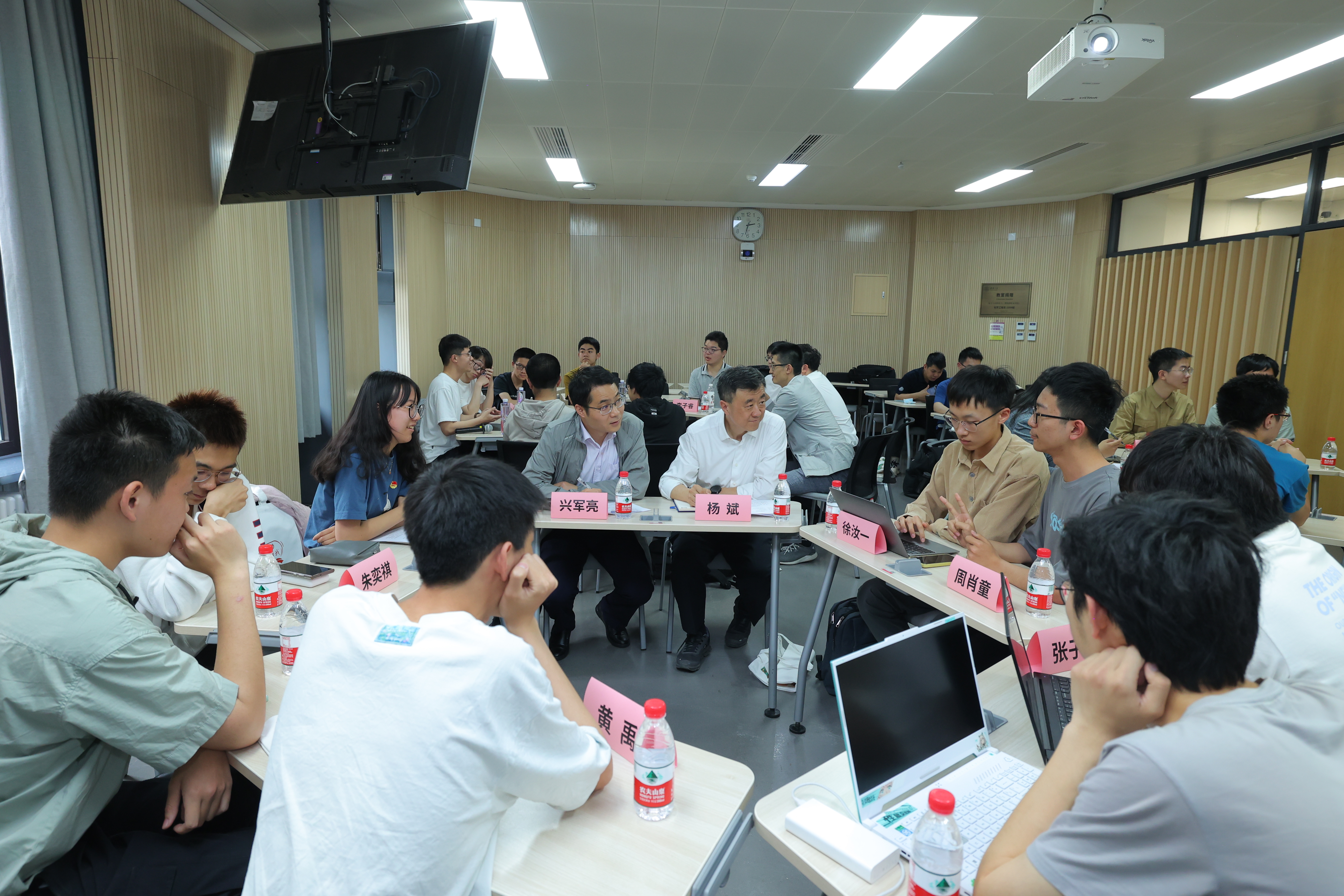 20230511-华体会网页版开展“百年接力,强国有我——奋进新征程”集中主题党团日-石家东-杨斌参加计21主题团日.JPG