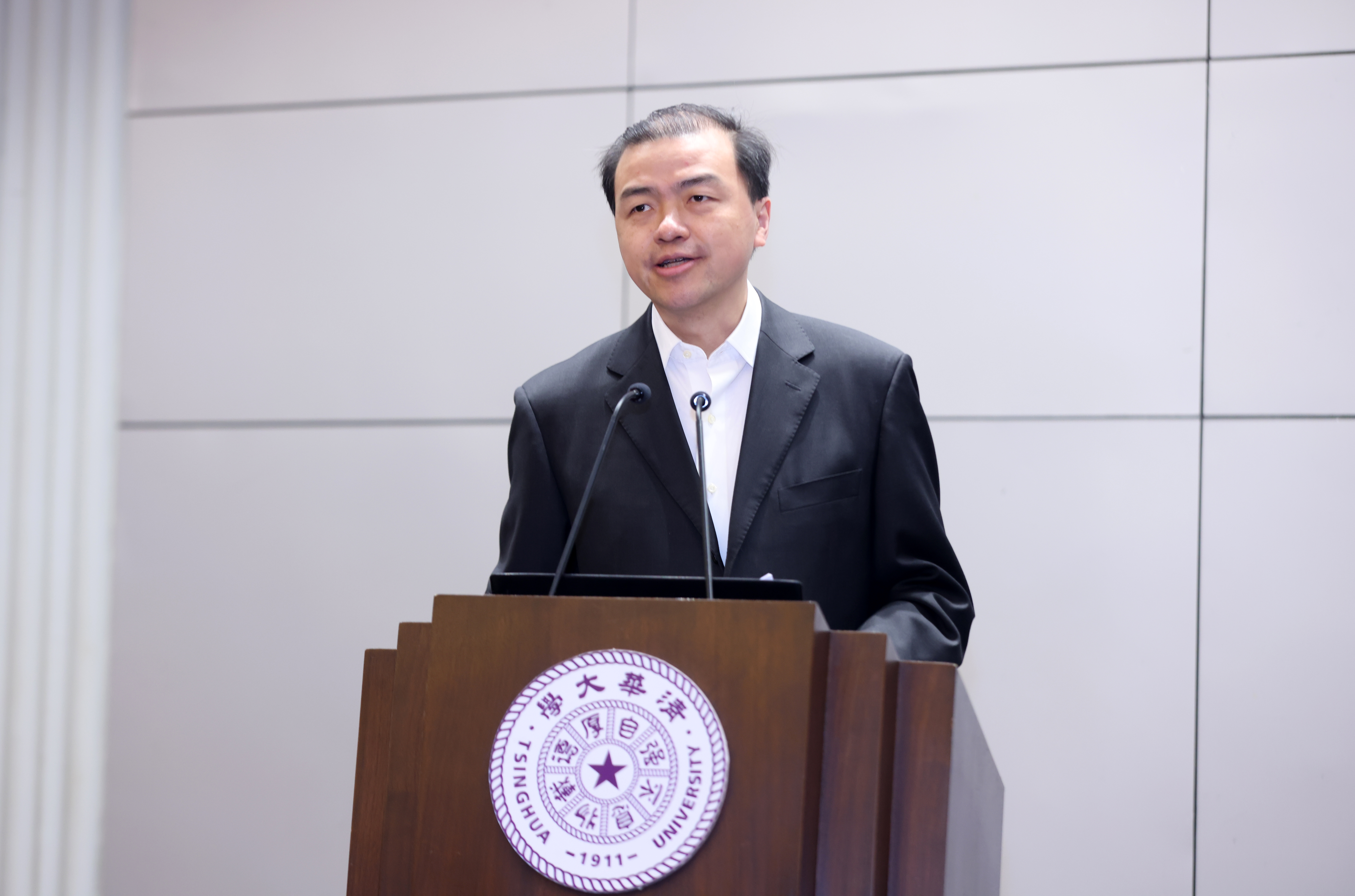 20240402-华体会网页版召开2024年全校安全稳定工作会议-孙波-向波涛 (1).JPG