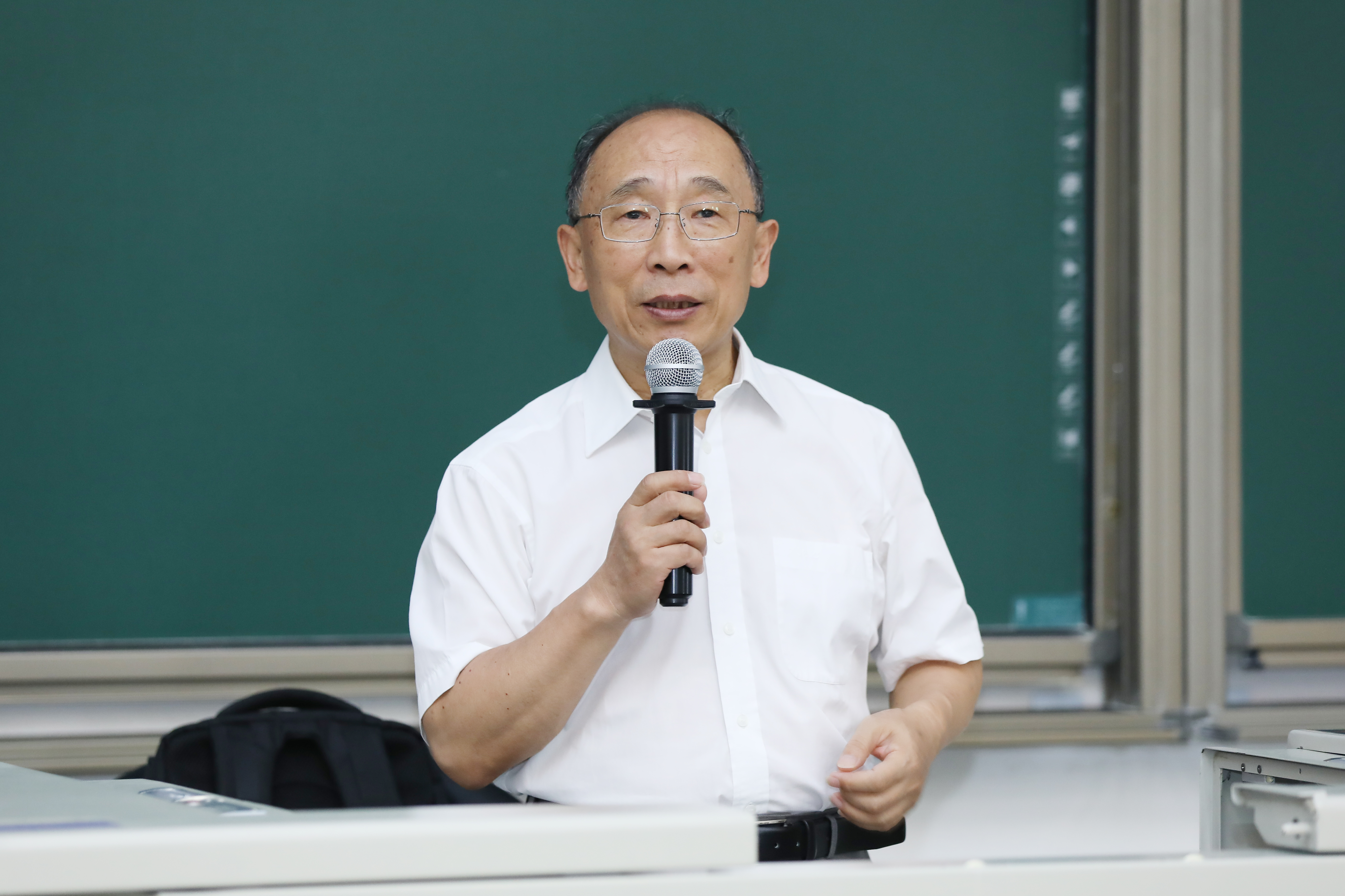 20220816-华体会网页版开展2022年班主任、辅导员上岗培训-丁文泽-肖贵清作专题报告.JPG