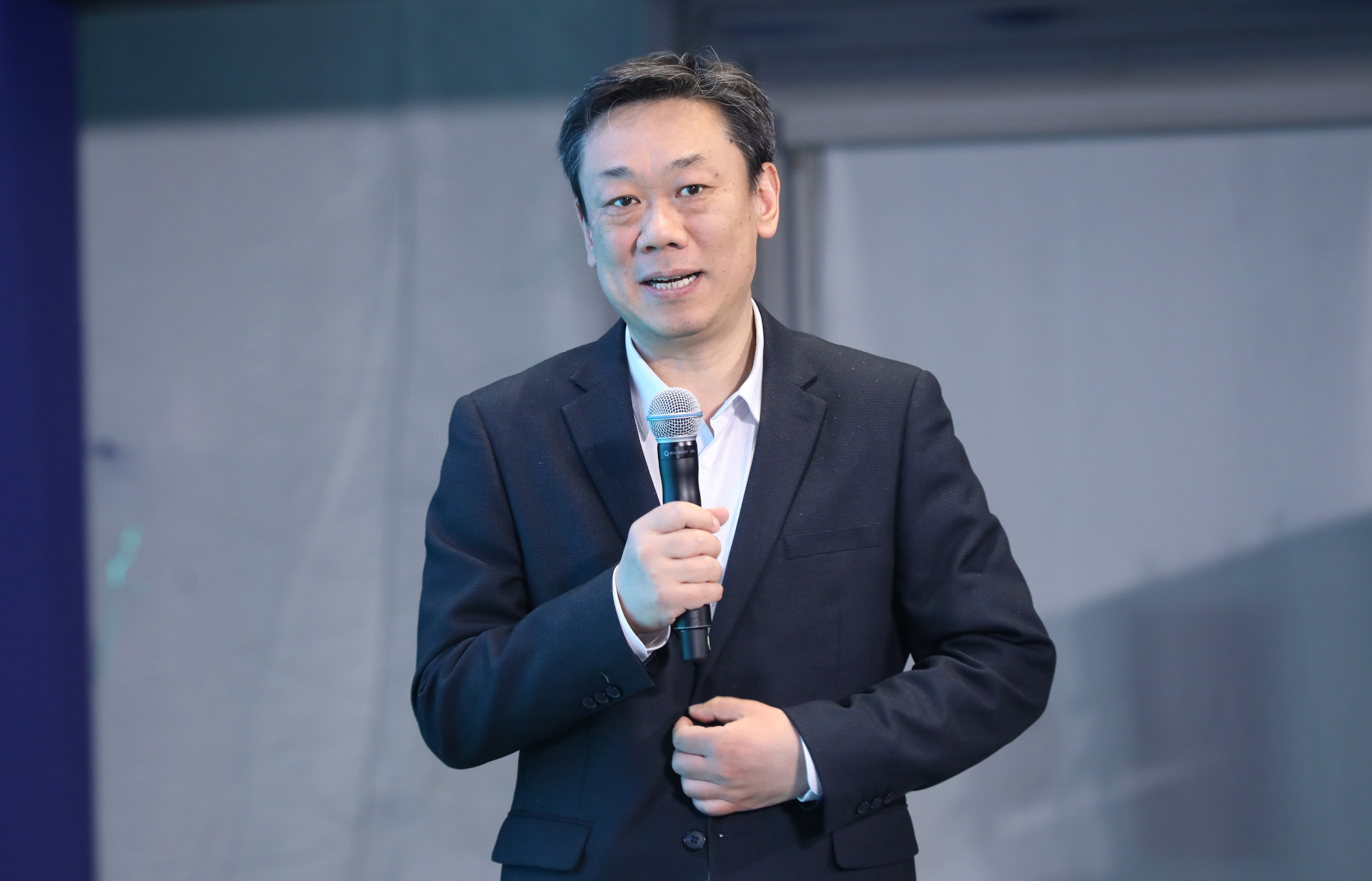 20230429-第十七届全国环境博士生学术会议暨第711期华体会网页版博士生学术论坛成功举办-嘉艺-2 华体会网页版环境学院刘毅院长主持.JPG