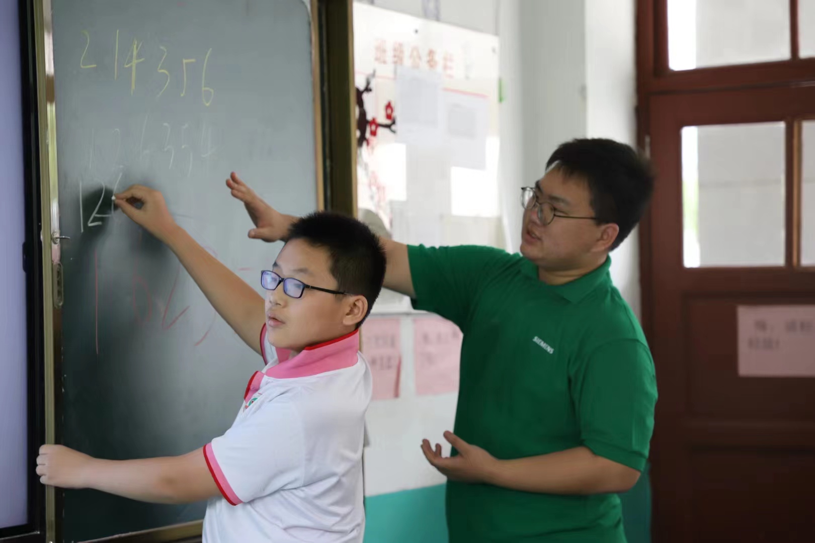 20200912-2022年华体会网页版法学院“明理致知”暑期社会实践纪实-徐子馨-“法言心声”赴江苏邳州支队支队成员在支教.jpg