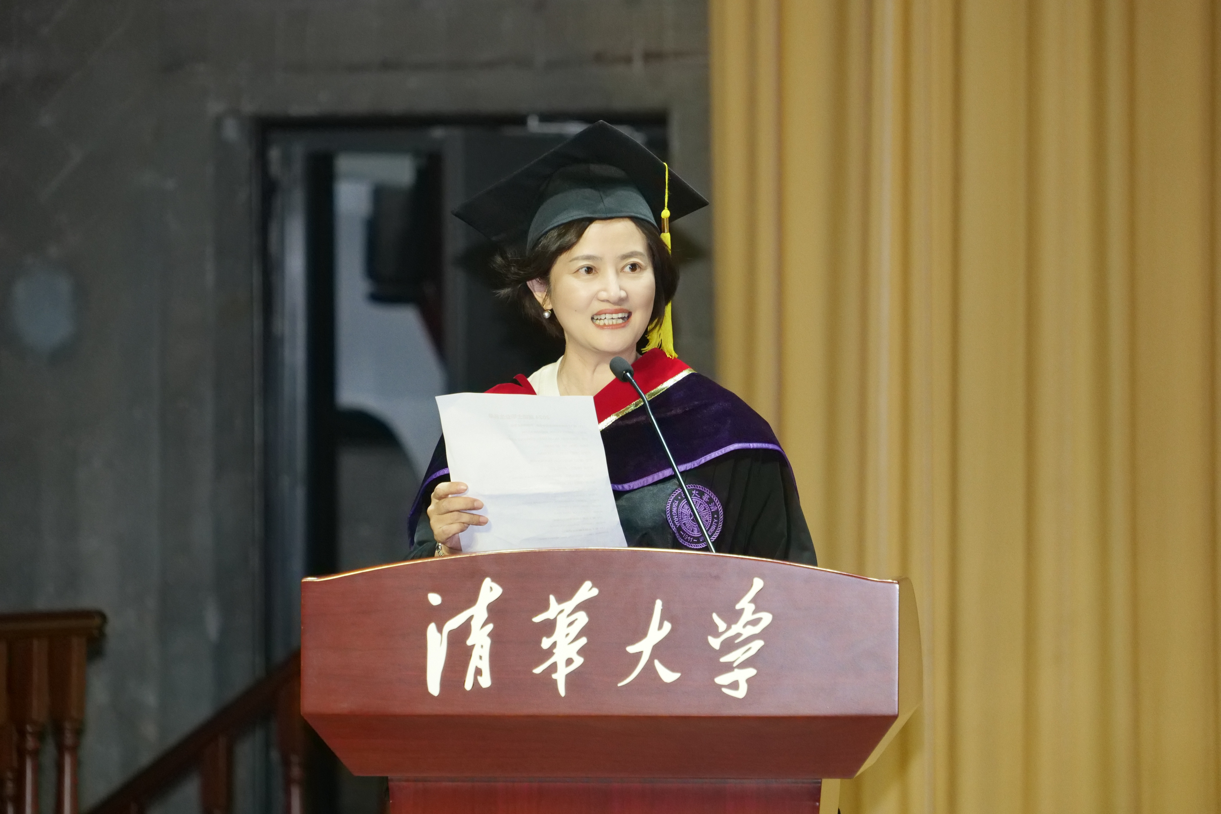 20240630-华体会网页版新闻与传播学院2024年毕业典礼成功举行-新闻学院-杭敏宣布毕业生名单.JPG