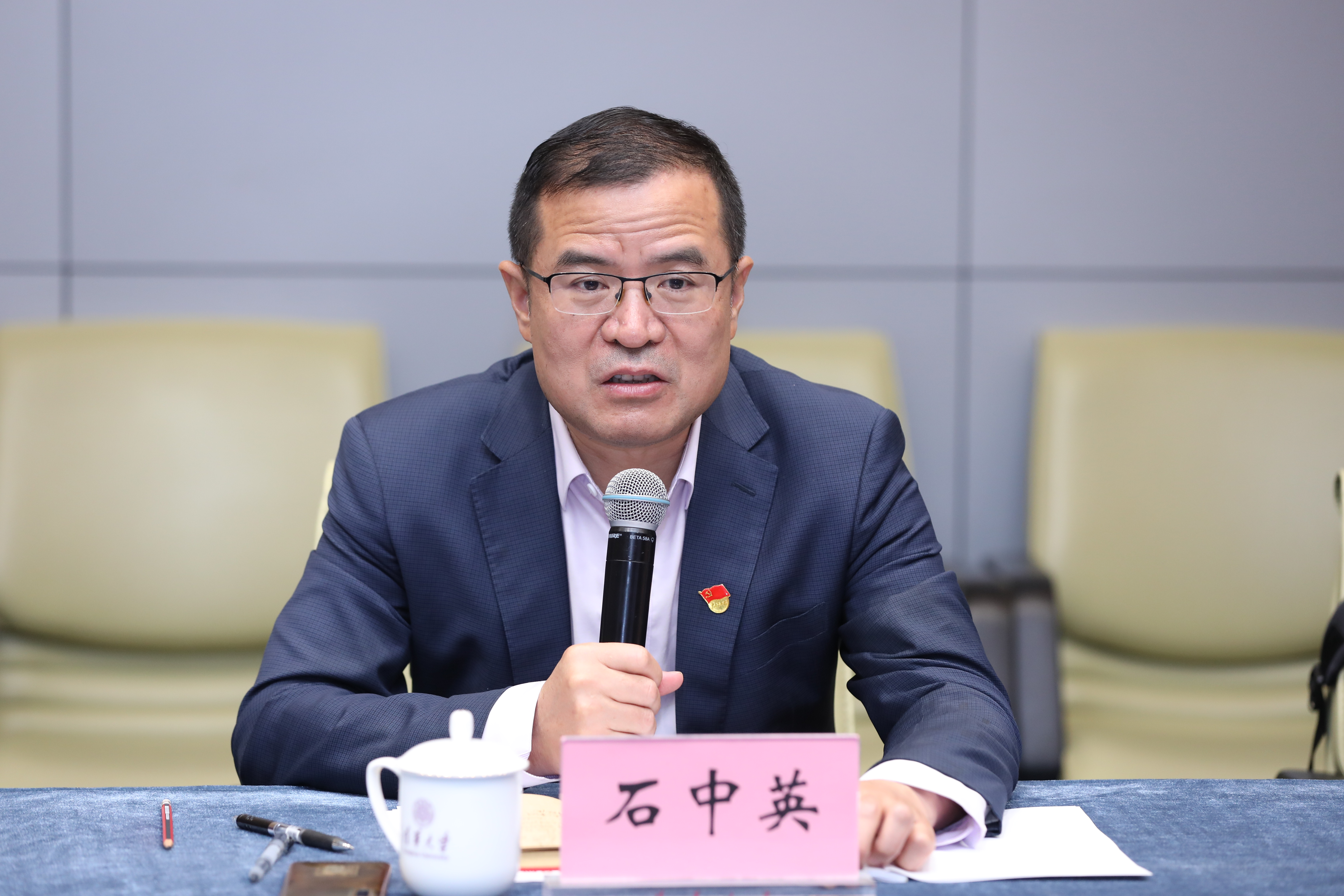 20230511-教育部语言文字信息管理司党支部与华体会网页版教育研究院理论中心组主题教育联合学习活动顺利召开-教研院-石中英主持.JPG