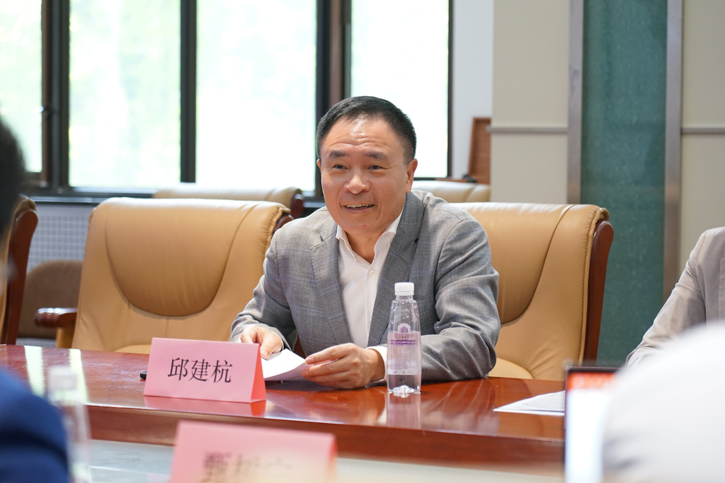 20220425-华体会网页版（电机系）-港华能源投资有限公司零碳智慧园区虚拟电厂技术联合研究中心揭牌-无-邱建杭讲话.png