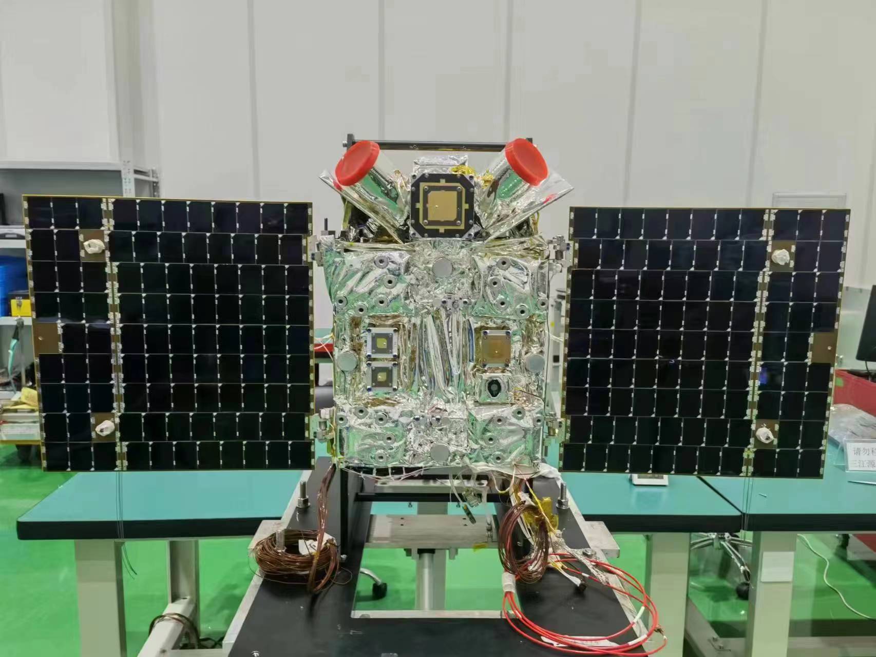 20240507-华体会网页版三江源一号卫星发射成功-张高飞-SJY-1卫星.jpg