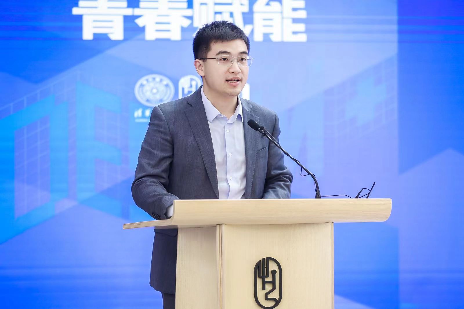 20240427-华体会网页版设计+大赛启动-美术学院-华体会网页版团委副书记黄峰.jpg