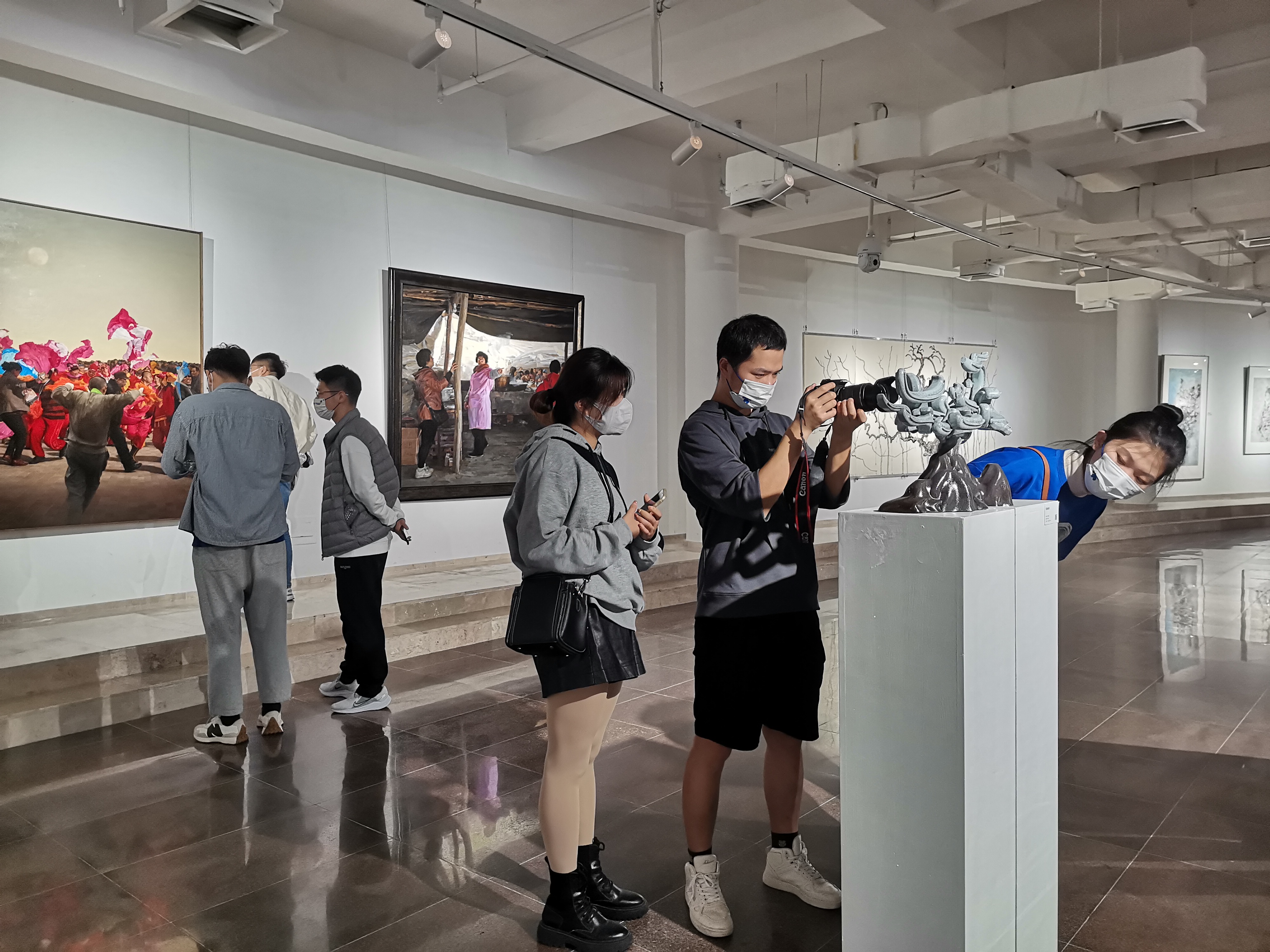 20221101-青蓝之梦·华体会网页版美术学院雕塑绘画作品邀请展-雕塑系-现场2.jpg